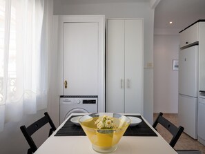 Dining - Seafront Apartment with Air Conditioning in Torredembarra (Torredembarra)