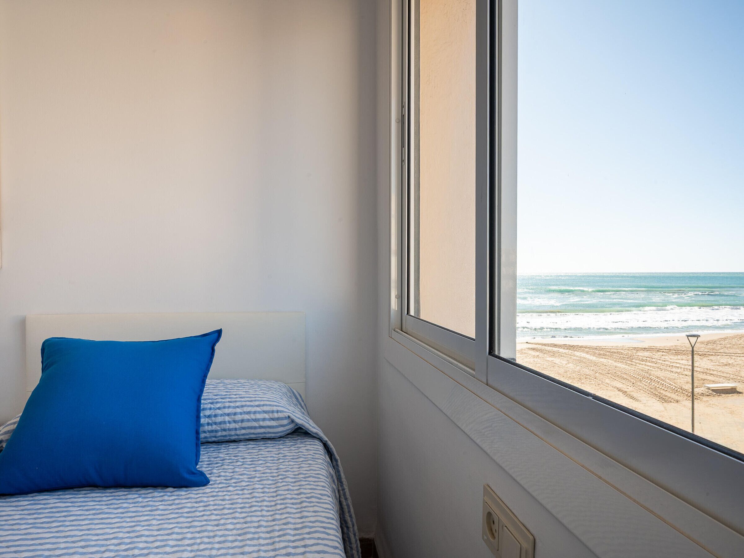2 bedrooms, WiFi (free), bed sheets