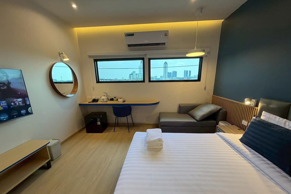 Junior Double Room | Minibar, in-room safe, desk, free WiFi