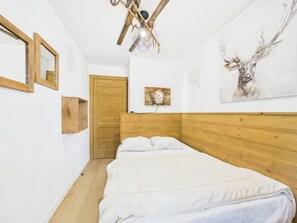 2 bedrooms - New Apartment in Center of Les Gets, 50m from Slopes, Balcony, Modern Amenities, Garage, 4 Guests (Les Gets)