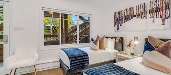 3BR, 3BA Aspen Condo, 1 Block from Gondola!