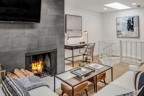 Smart TV, fireplace, stereo, offices - 3BR, 3BA in Aspen Core  w AC, Pool & Hot Tub (Aspen)