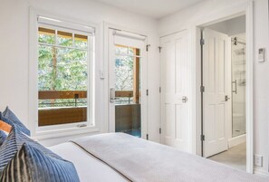 3 bedrooms, in-room safe, desk, iron/ironing board