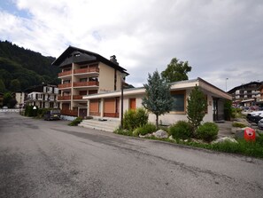 Exterior - Les Gets - Cosy apartment w/ terrace, 200m from village, parking, ski locker (Les Gets)