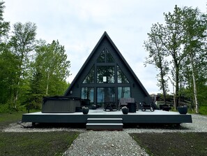 Exterior - Cozy riverfront retreat with HOT TUB! Just 5 minutes from downtown Palmer. (Palmer)