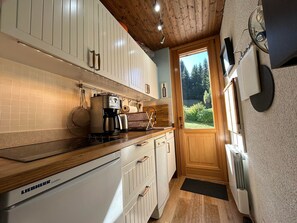 Fridge, microwave, dishwasher, coffee/tea maker