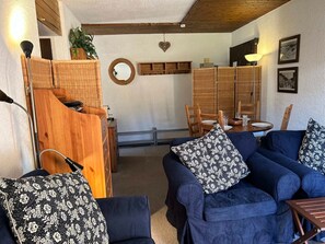 TV - Cozy 1BR Apartment with Terrace & Balcony, Near La Turche Slopes, Free Shuttle (Les Gets)