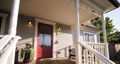 Entire Inn | Hot Tub | Downtown Ashland | Tesla Station