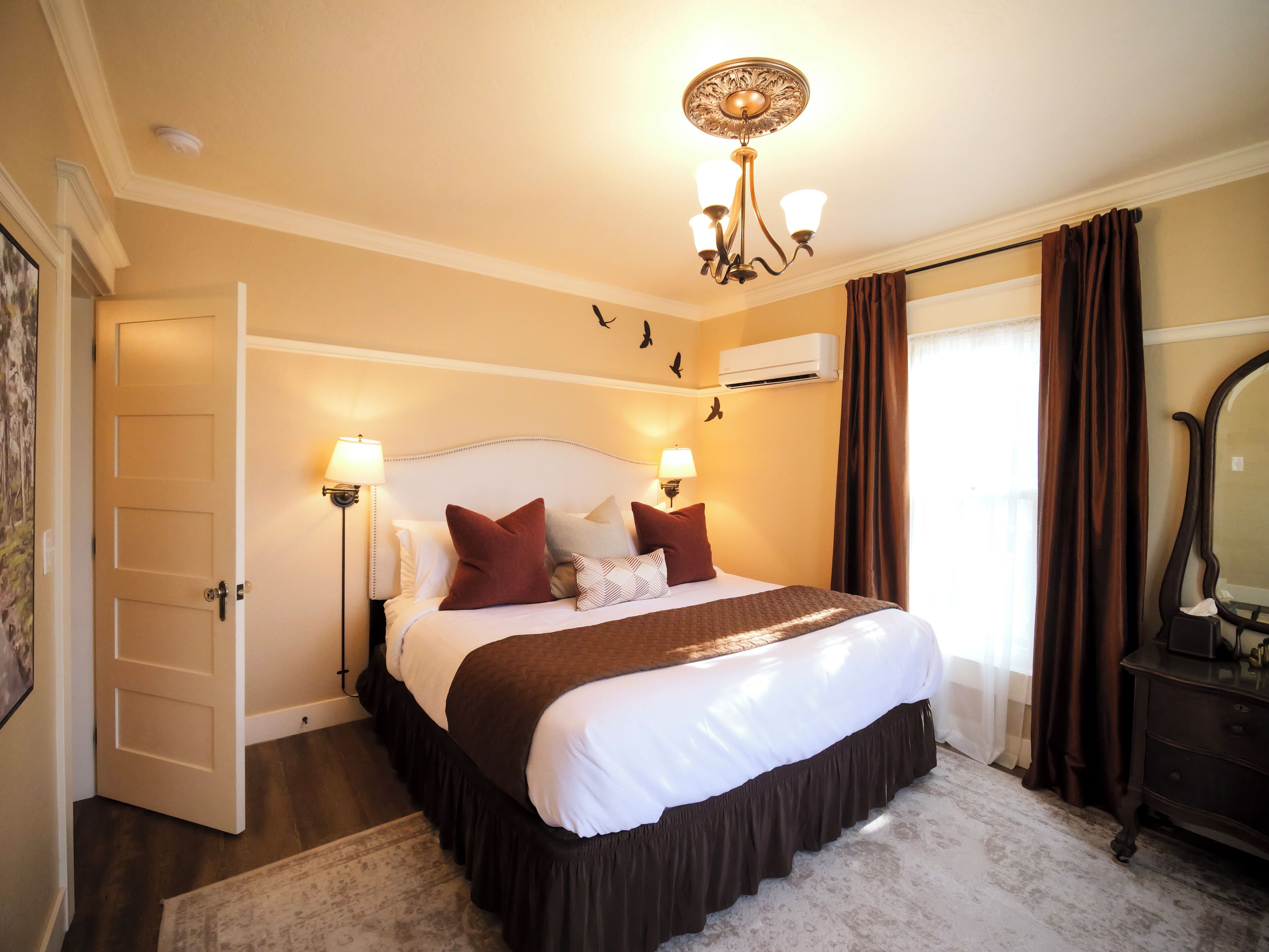 1 soveværelse, skrivebord, strygejern/strygebræt, weekendseng