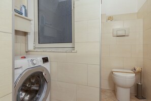 Shower, hair dryer, towels, toilet paper - Casa Vacanze La Via di Nandi (Trieste)