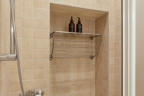 Shower, hair dryer, towels, toilet paper - Casa Vacanze La Via di Nandi (Trieste)