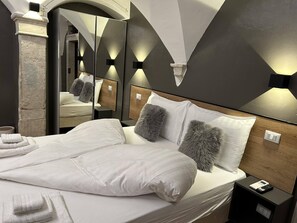 Exclusive Room | 1 bedroom, premium bedding, down comforters, memory foam beds - Beb C'est Lavis (Lavis)