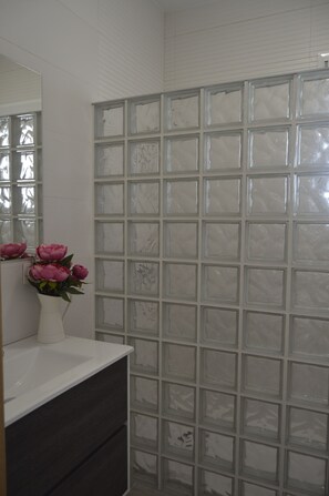 Hair dryer, towels, soap, shampoo - Villa Ana, Chalet Independiente (AN)