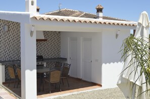 Outdoor dining - Villa Ana, Chalet Independiente (AN)