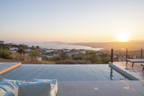 Sunset Luxury Villa Akritochori