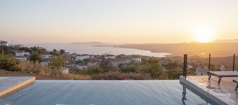 Sunset Luxury Villa Akritochori