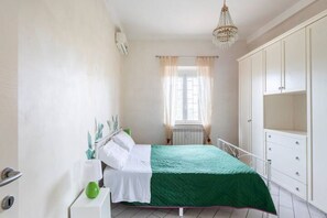 2 bedrooms, iron/ironing board, free WiFi, bed sheets - Apartment for those who love to have coffee on the terrace (Roma)