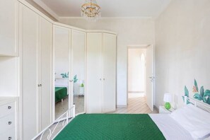 2 chambres, fer et planche à repasser, Wi-Fi gratuit, draps fournis