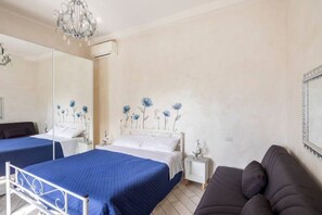 2 makuuhuonetta, silitysrauta/-lauta, ilmainen Wi-Fi, vuodevaatteet