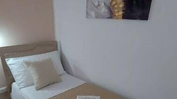 1 camera, Wi-Fi, lenzuola