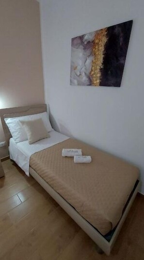 1 camera, Wi-Fi, lenzuola