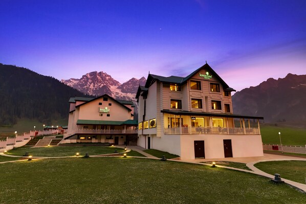 Front of property - Lemon Tree Hotel Sonmarg (Gund)