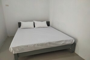 Standard Double Room | Free WiFi, bed sheets