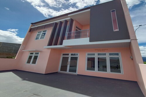OYO Life 93054 Th Residence 135 Syariah 