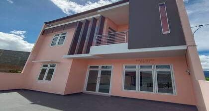 OYO Life 93054 Th Residence 135 Syariah