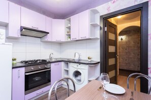 Classic Apartment | Private kitchen | Fridge, microwave, oven, stovetop - Beautiful apartments in modern district (Minsk)