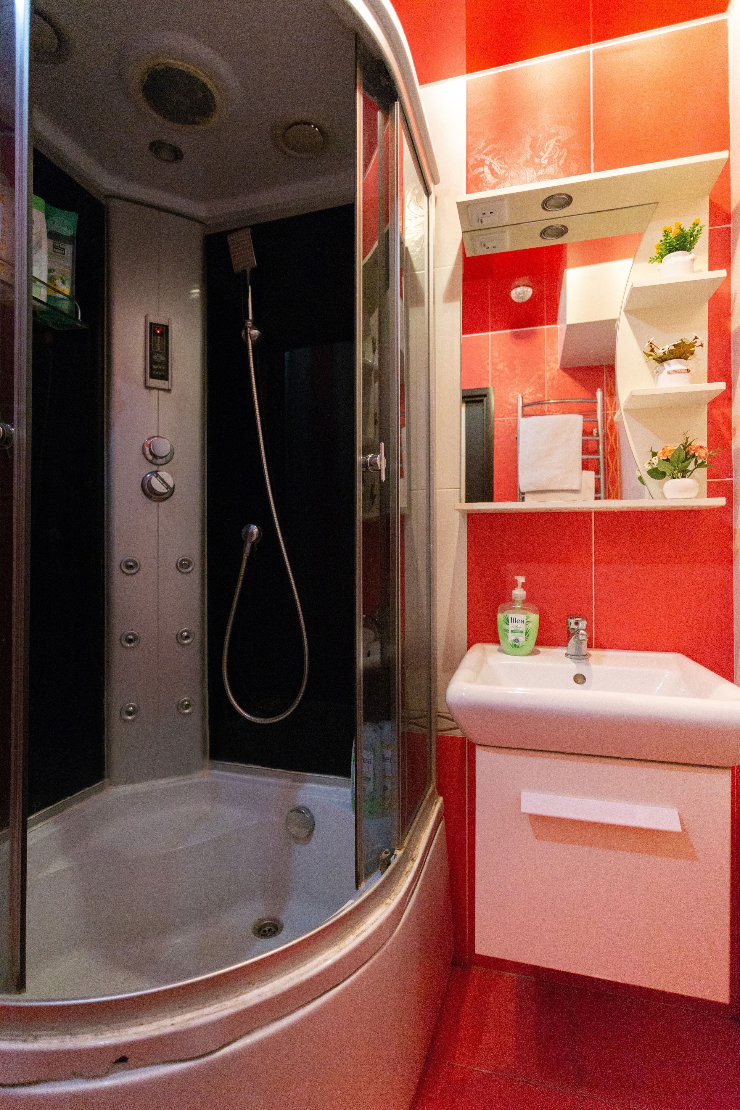 Apartamento clássico | Banheiro | Chuveiro, secador de cabelo, toalhas de banho, sabonete