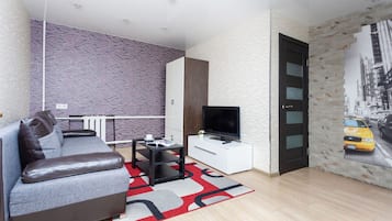 1 habitación, sistema de insonorización y tabla de planchar con plancha