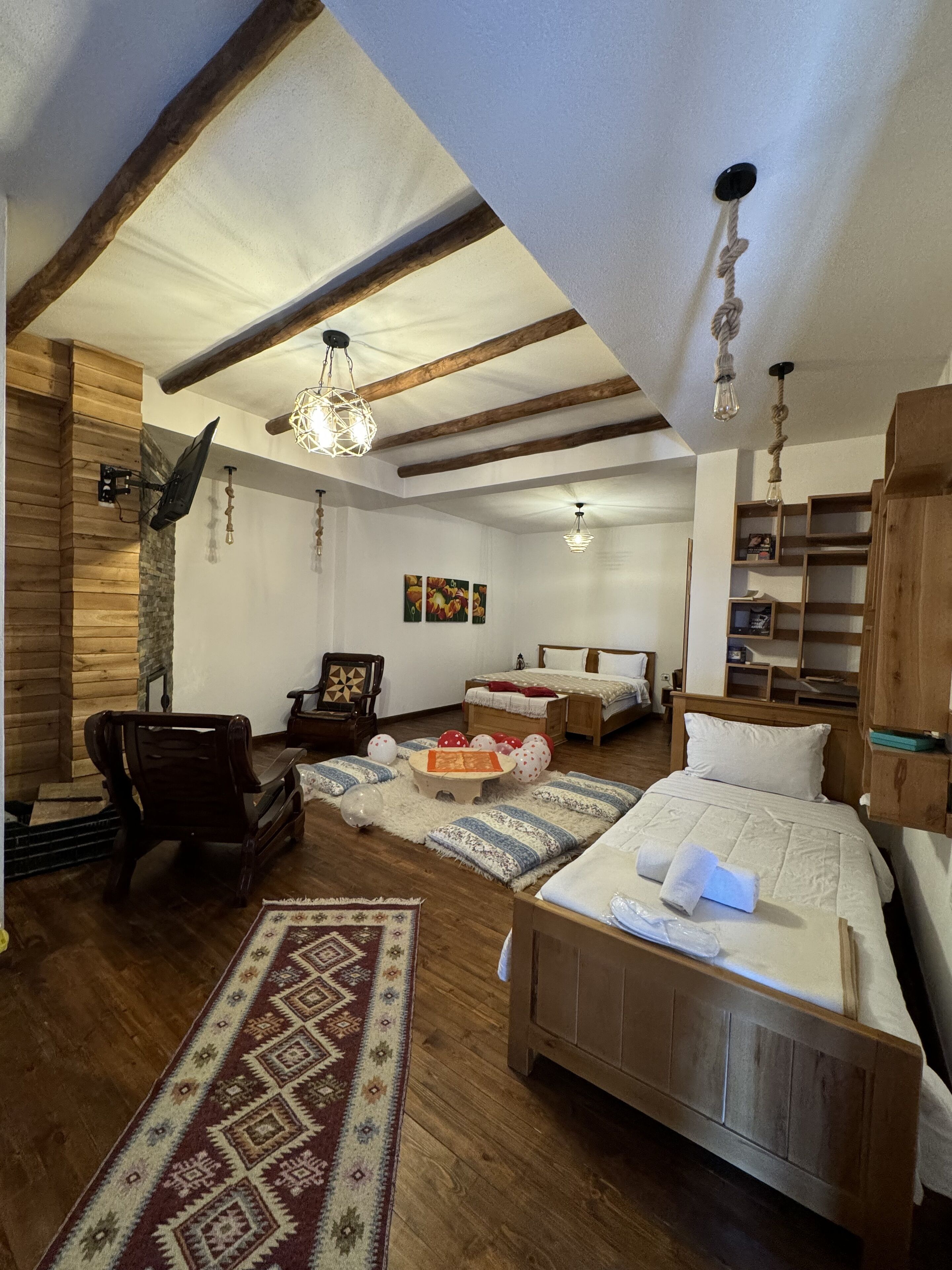 Traditional Studio Suite | Desk, laptop workspace, free WiFi, bed sheets