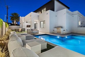 Indoor pool - The Westley - Walk to Oldtown - Modern & NEW! (Scottsdale)