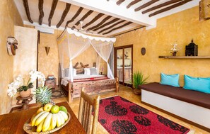 Quarto quádruplo família, cozinha | Cofres nos quartos, individualmente mobiliados, escrivaninha