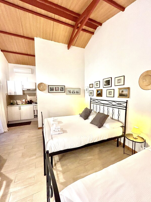 1 bedroom, bed sheets