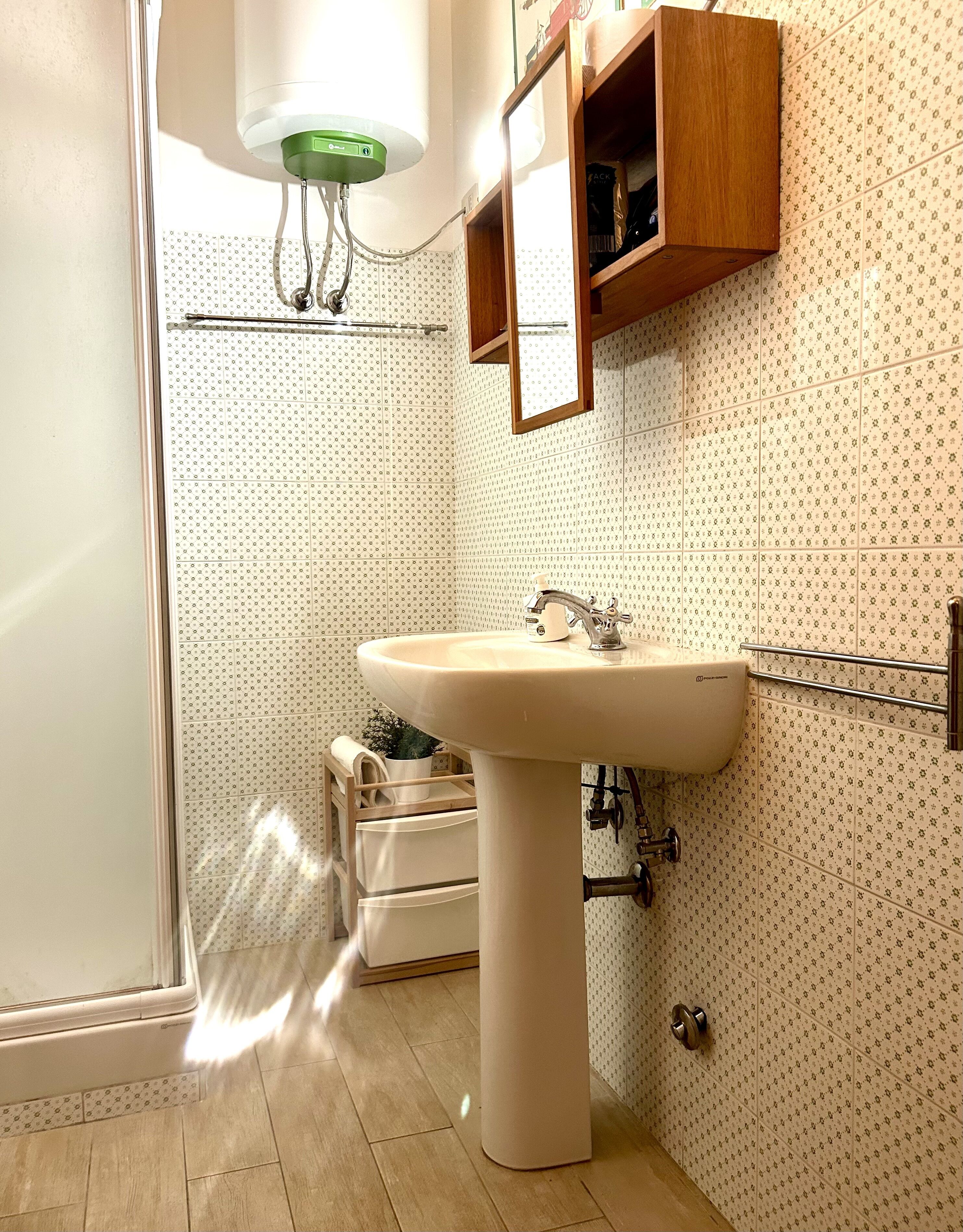 シャワー、ヘアドライヤー、ビデ、タオル