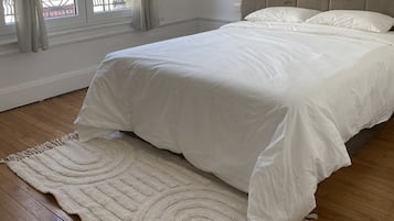 1 bedroom, desk, free WiFi, bed sheets
