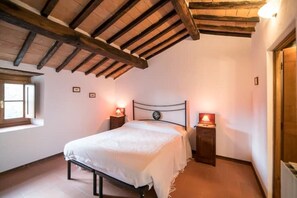 1 bedroom, travel cot, free WiFi, bed sheets