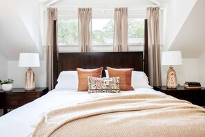 4 室のベッドルーム、デスク、アイロン / アイロン台、WiFi