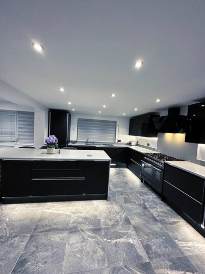 Serenity Haven 4-bed With Hottub,games,gym & More