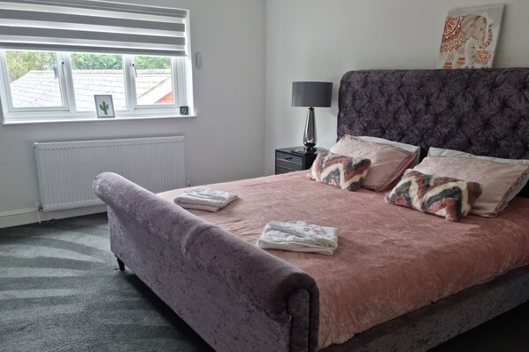 2 Schlafzimmer, Bügeleisen/Bügelbrett, kostenloses WLAN, Bettwäsche