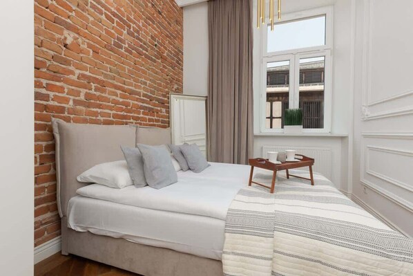 1 bedroom, desk, iron/ironing board, WiFi