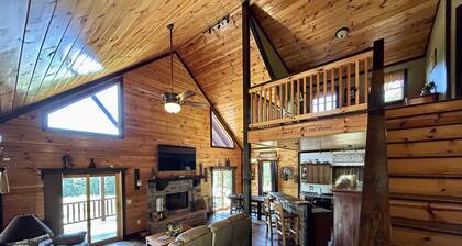 Secluded Hot Tub Cabin |Pond|Game Room|Forest view | Spacious retreat on 35 private acres with hiking trails, wildlife, and peaceful pond scenery—perfect for families or friends.
