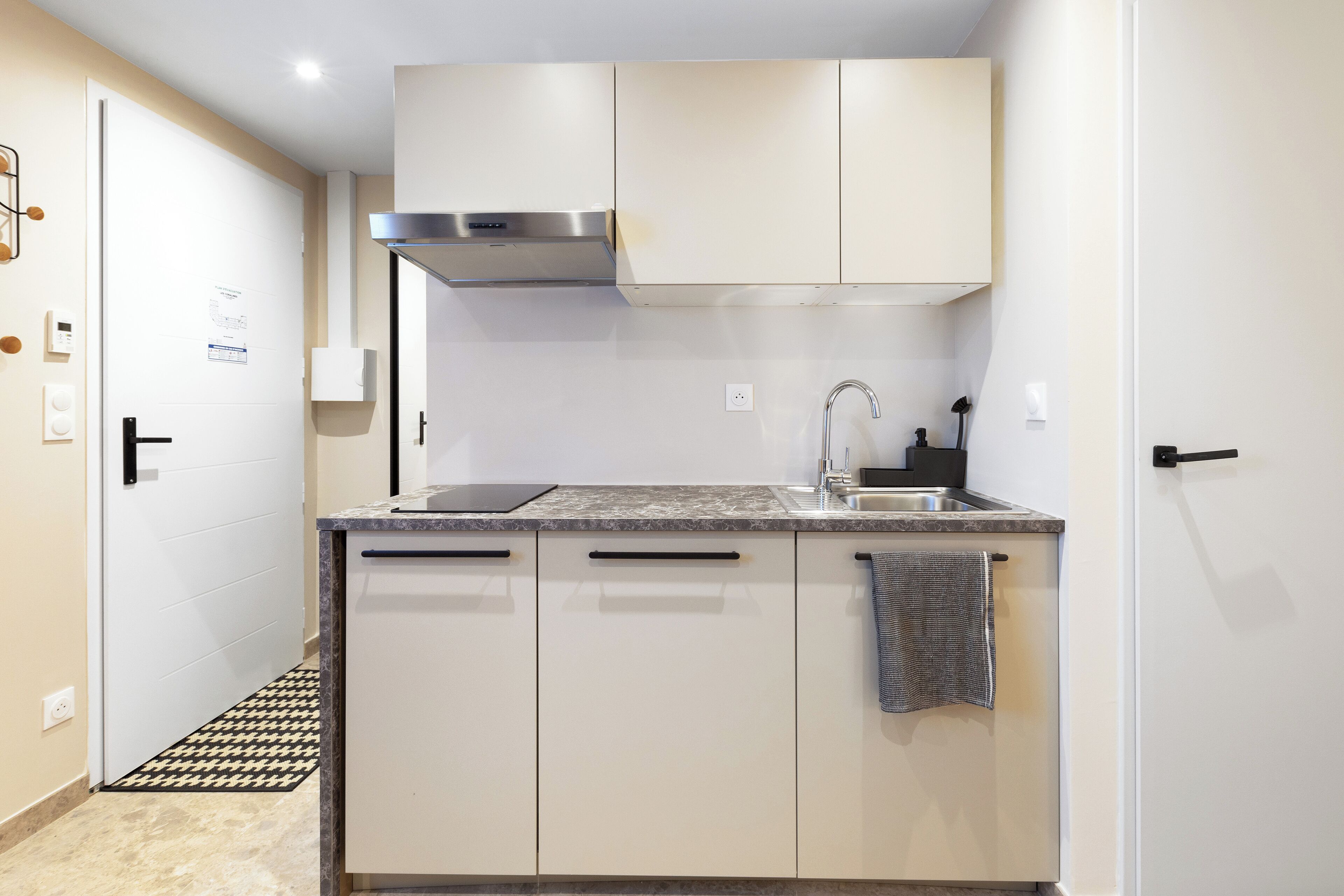 Private kitchen | Espresso maker, coffee/tea maker, fridge, microwave
