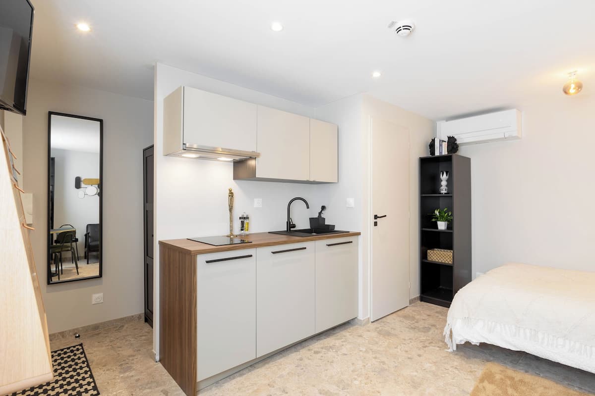 Comfort Studio | Private kitchen | Fridge, microwave, stovetop, dishwasher