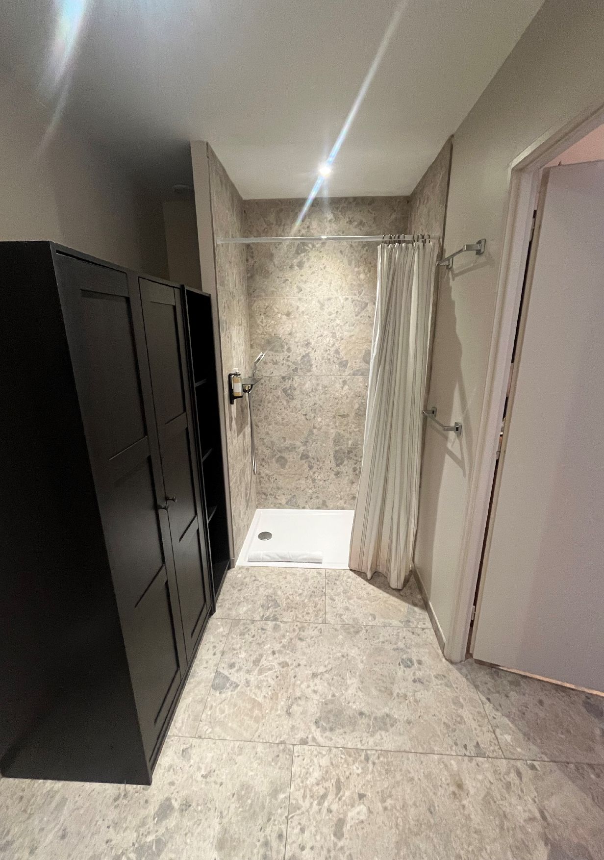 Badkamer met douche