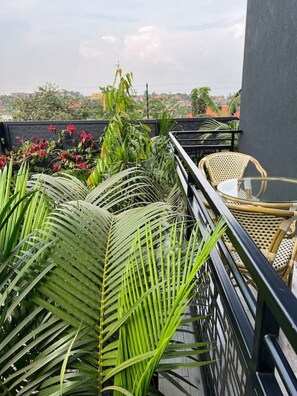 Property grounds - Elegant two bedroom Apartment by Hermie Homes (Kampala)