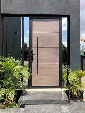 Exterior detail - Elegant two bedroom Apartment by Hermie Homes (Kampala)