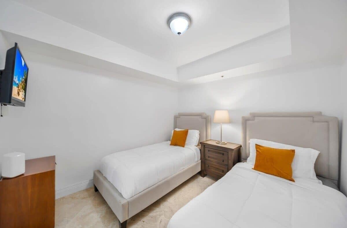 3 bedrooms, desk, iron/ironing board, WiFi